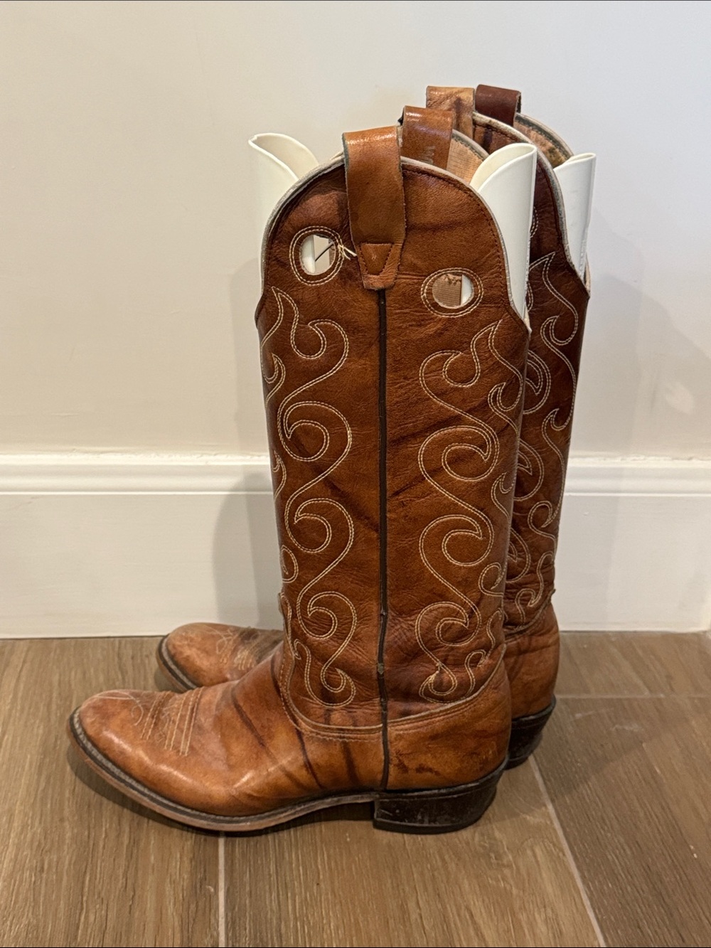 Wrangler Brown Leather Western Heeled Boots with White Pull Tabs - Picture 1 of 6